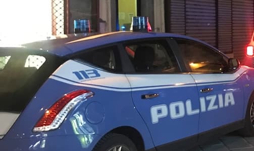 Sestri, storia disperata. Continui furti con la neonata sul passeggino