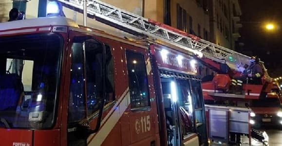 Incendio in Corso Sardegna a Genova, famiglie sfollate, due all’ospedale