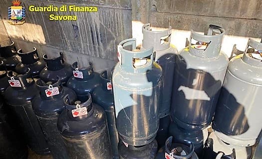 Finanza. Irregolarità distributori Savona, Albenga, Vado, Valbormida, Pontinvrea