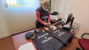 Finanza 1 Alessandria arrestato promotore abusivo