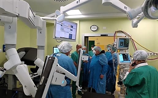 Galliera, dopo il robot ortopedico Mako arriva Da Vinci per chirurgia