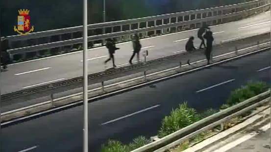 Migranti diretti in Francia sulla A10 Savona – Ventimiglia, un arresto