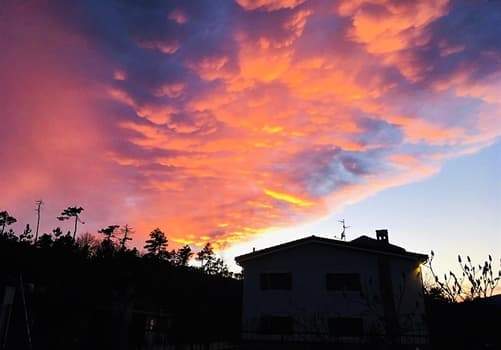 Sassello, tramonto di ieri sera sulla Foresta Deiva