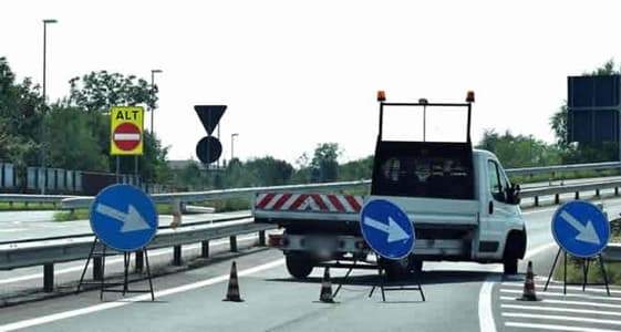 Frontale verso il casello autostradale di Recco, muore una 60enne