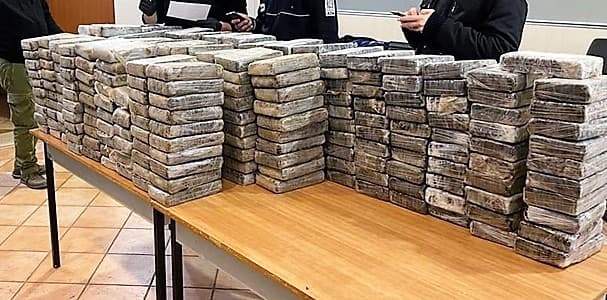 Sequestrati 400 kg di cocaina nel porto della Spezia, valore 100milioni