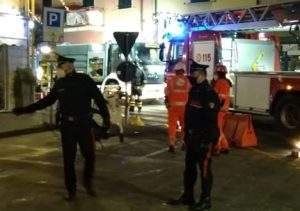 Incendio 1 rsa Sarzana intervento carabinieri e vigli del fuoco