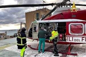 Vigili 1 del fuoco neonato da Imperia al Gaslini