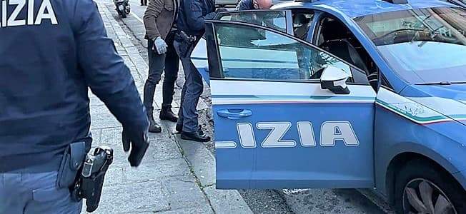 Violente rapine a donne e anziani, due arrestati a Genova