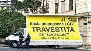 Bloccati 1 e multati i camion contro Achille Lauro al Festival Sanremo