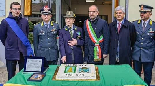 Il centenario finanziere Vito Leone festeggia il 100° al Comando di Asti