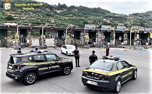 In Liguria dal confine con 20 kg di droga, arrestata coppia spagnola