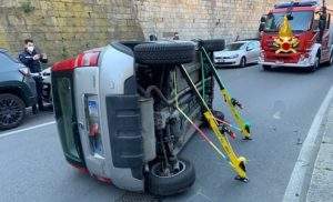 Genova 1 incidente via giro del vento