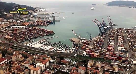 Operatori portuali spacciavano droga in porto a Spezia con rischi per le attività