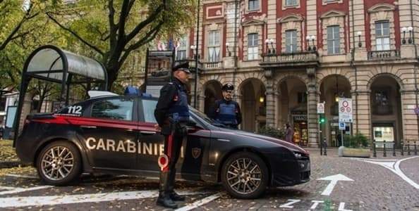 Acqui terme, beccato imbrattatore manifesti elettorali, denunciato 71enne