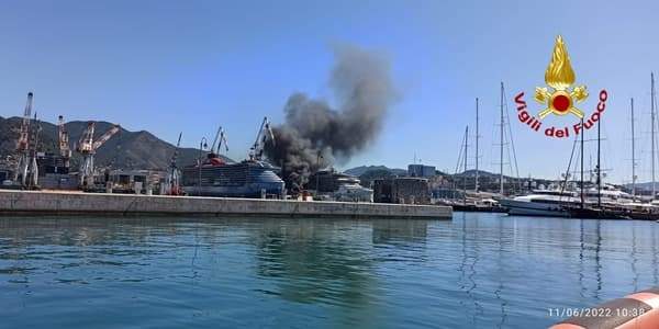 Scoppia un incendio alla Fincantieri di Sestri Ponente