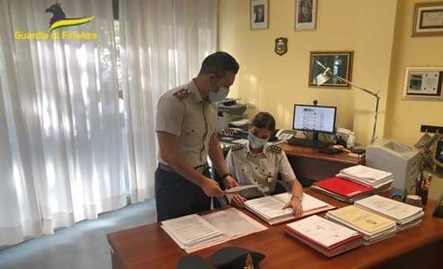Savona, vendono auto ma non consegnano, Suv venduto 3 volte, 3 arresti