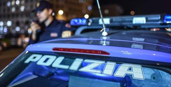 Gli puntano lametta alla gola e lo rapinano, un arresto a Genova