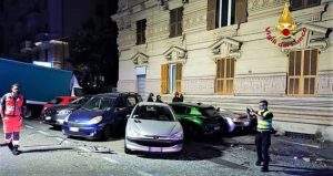 Ferrari provoca incidente a Genova