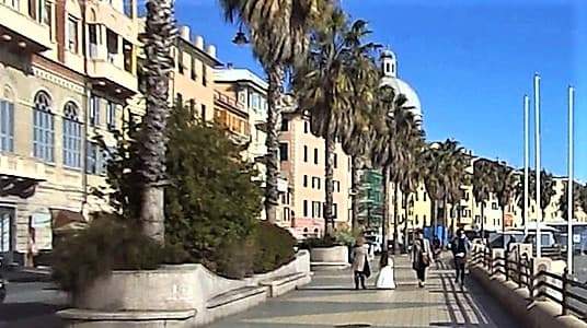 Beccate sul Lungomare di Pegli che fanno shopping con il bancomat rubato, 3 arrestate