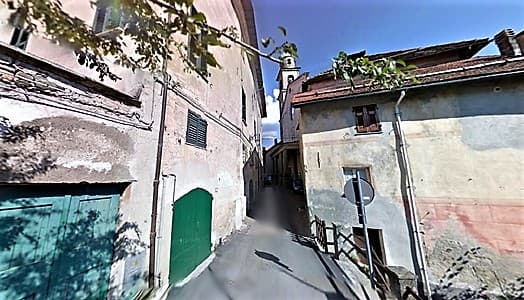 Sassello, donna 78enne scivola e batte la testa, in codice giallo al San Paolo