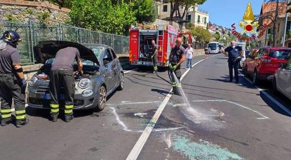 Al San Martino in codice rosso dopo essersi cappottata a Bogliasco