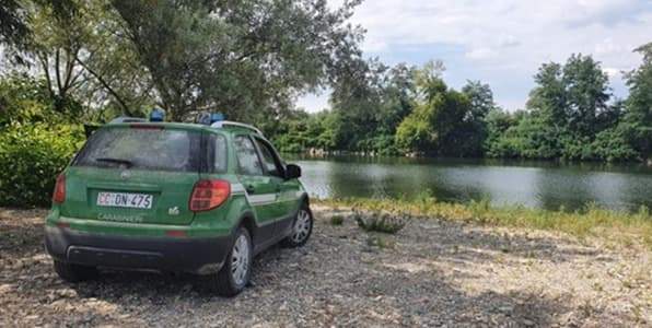 Siccità, usa acqua del fiume per bagnare ma senza autorizzazione, multato