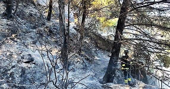 Laigueglia il giorno dopo l’incendio, danni e rabbia