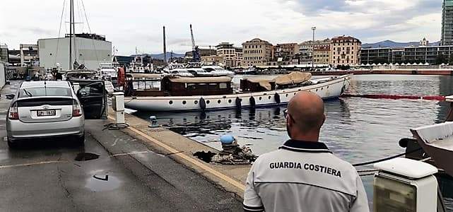 Savona inquinamento in porto, deflusso gasolio da yacht