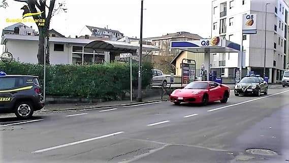 Sequestrata falsa Ferrari F430 costruita artigianalmente, fermata ad Asti