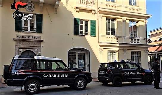 Molestie al pronto soccorso del Santa Corona, reagisce ai carabinieri e viene arrestato