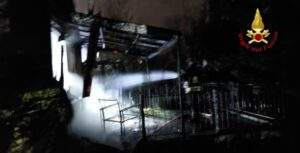 Genova 4 incendio taverna