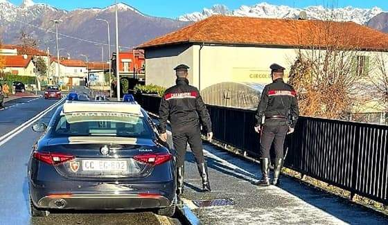 Figlie vedono il papà carabiniere salvare una ragazza dal suicidio