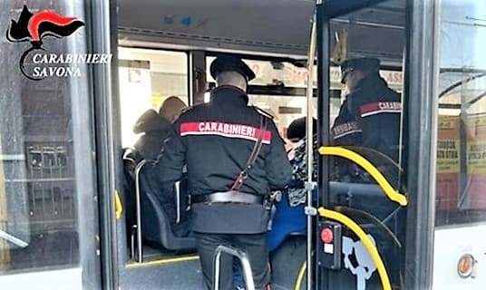 Utili i controlli dei carabinieri sugli autobus in Val Bormida, trovata droga