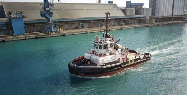 Nave alla deriva al largo di Savona, condotta in porto dai rimorchiatori