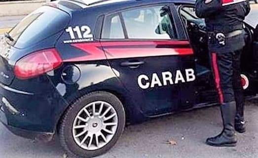 Strattona un invalido a Cairo Montenotte e cerca di rapinarlo, arrestato 50enne