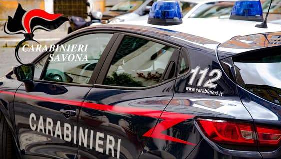 Minaccia di morte e maltratta i genitori, 40enne arrestato a Spotorno