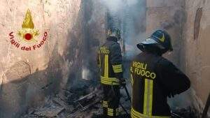 Genova 2 incendio via Piacenza