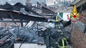 Genova 3 incendio via Piacenza