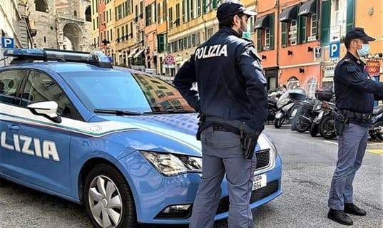 Anziana rapinata sul portone di casa, arrestati due minorenni a Genova