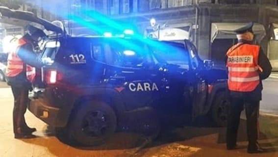 Minacciata con la pistola dal fidanzato di una amica, denunciato a Savona