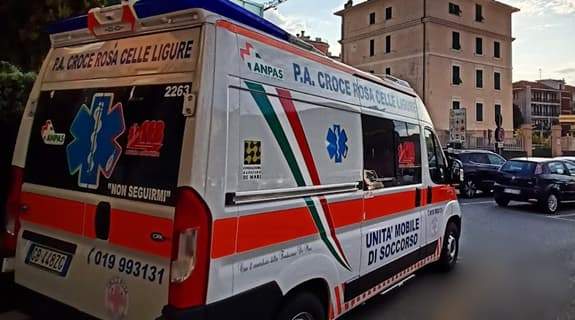 Incidente a Varazze, motociclista 66enne in codice rosso