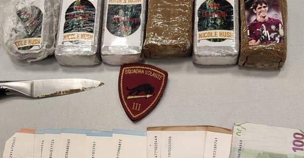 Lite tra un 19enne e la fidanzata, arriva la Polizia e trova droga