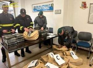 Maxi 3 sequestro di 220 kg di cocaina