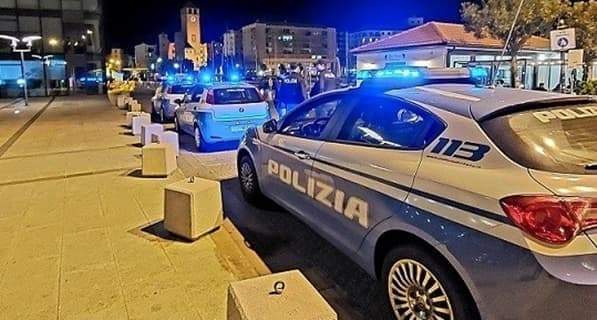 Savona, controlli della Polizia in centro, un espulso e un arresto