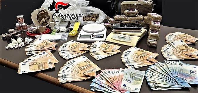 Trasforma casa in un negozio di droga, 57enne arrestato a Spotorno