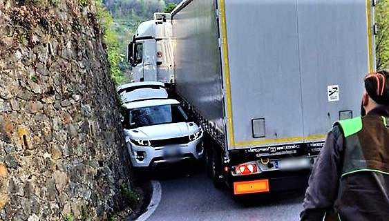 Incidente sulla SS334 del Sassello a Stella, 52enne al San Paolo di Savona