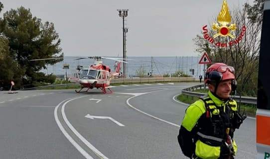 Cade da un muro ad Arenzano, 67enne grave in codice rosso al San Martino