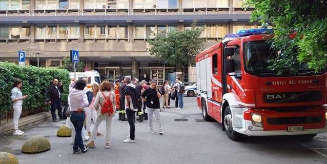 Evacuazione al Dimi del San Martino, intervento Vigili del fuoco