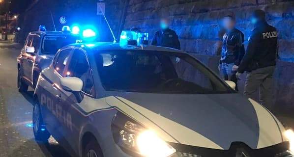 Già denunciato nel pomeriggio, nella notte arrestato per furto su auto