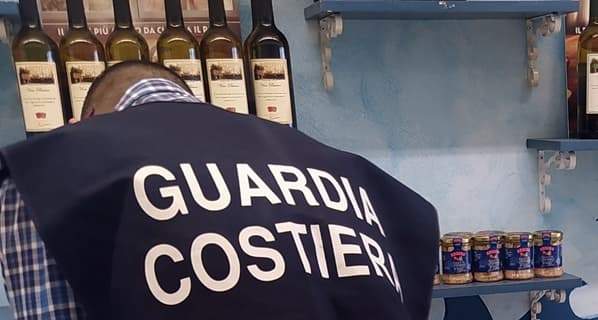 Savona, Guardia Costiera 11 mila euro di sanzioni a pescherie alessandrine